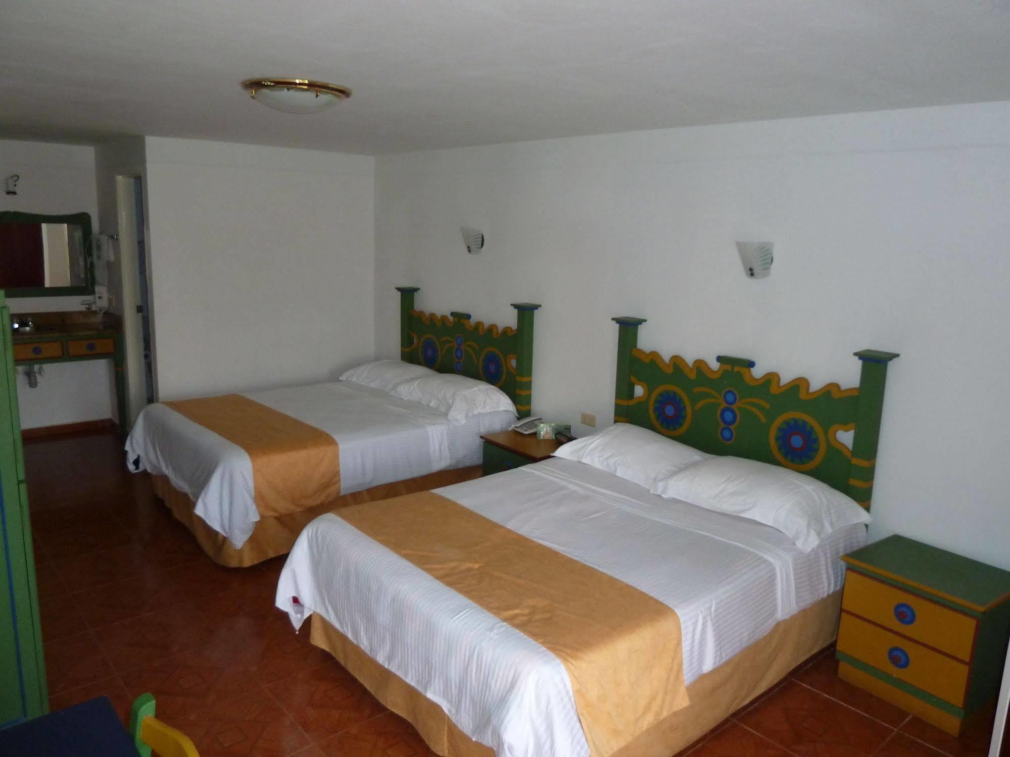 Hotel Los Recuerdos Гуатапе Екстер'єр фото
